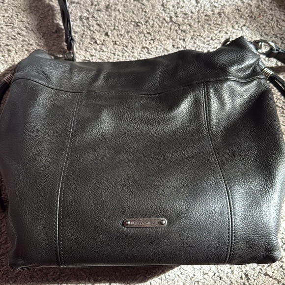 Elegant Black Leather Shoulder Bag - Picture 4 of 5